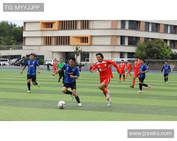 球星舞动足球梦技艺与激情的完美融合展现球场风采 球星舞动足球梦技艺与激情的完美融合展现球场风采